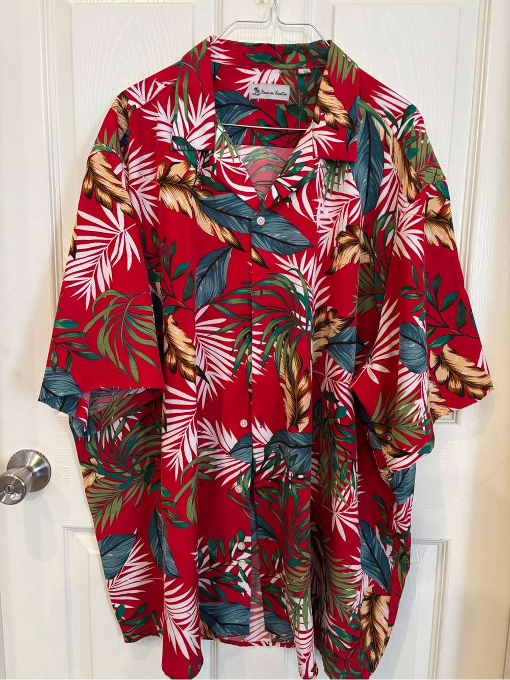 Men's Red Tropical Print Short-Sleeve Button-Down Shirt